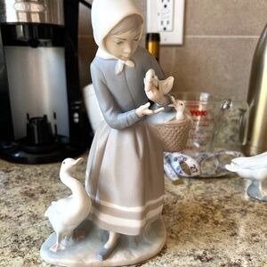 Lladro Girl w/ ducklings